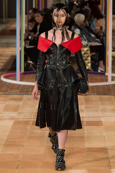 Look 9